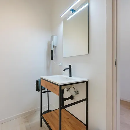 Raffinata Stanza 5 Con Bagno Privato Zona Stazione *