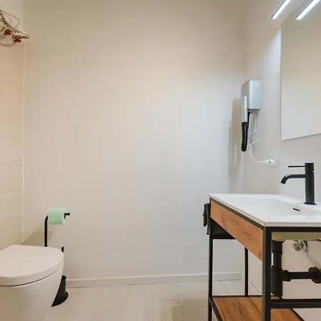 Raffinata Stanza 5 Con Bagno Privato Zona Stazione Penzion